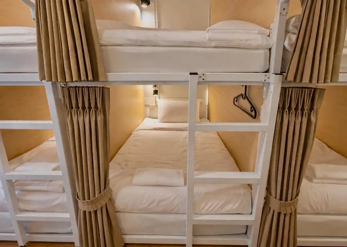 Arta Hostel *