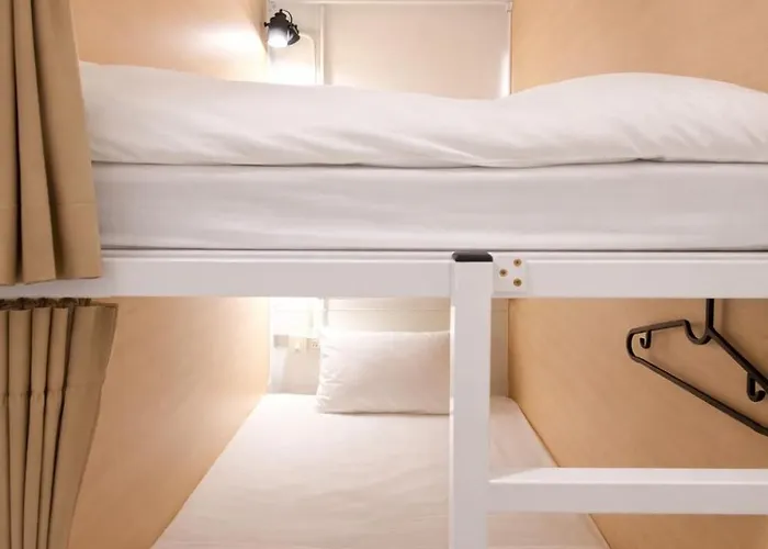 Arta Hostel *