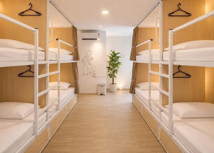 Arta Hostel *