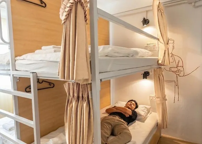 Arta Hostel *