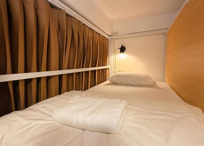 Arta Hostel *